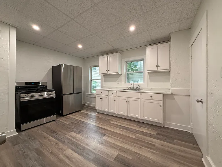 44 Auburn St #2 — Photo 3