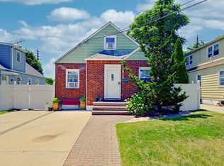 890 Milburn Ct, Baldwin, NY 11510