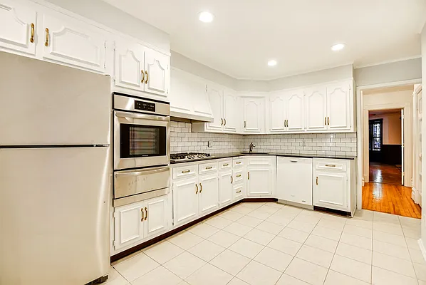 Rented by Compass | media 36