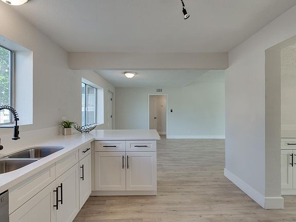 4th image of 2108 Santa Paula Dr