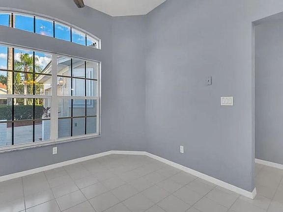 4th image of 12805 Devonshire Lakes Cir