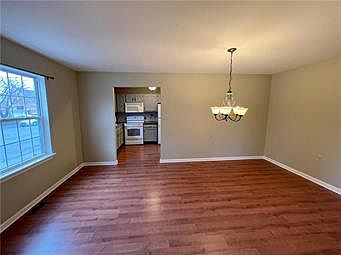 4th image of 801 Dellwood St