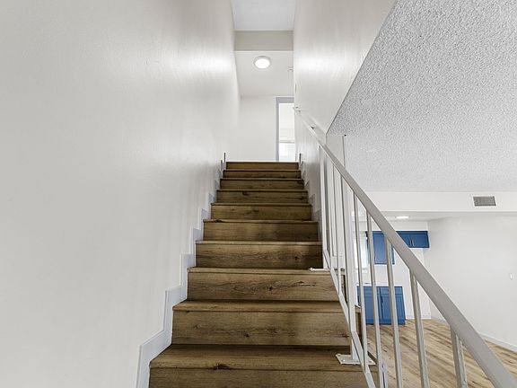 4th image of 112 E Buckthorn St APT 8