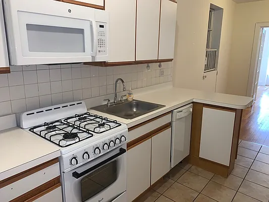 Rented by R New York | media 7