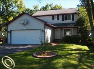 829 S Winding Dr, Waterford, MI