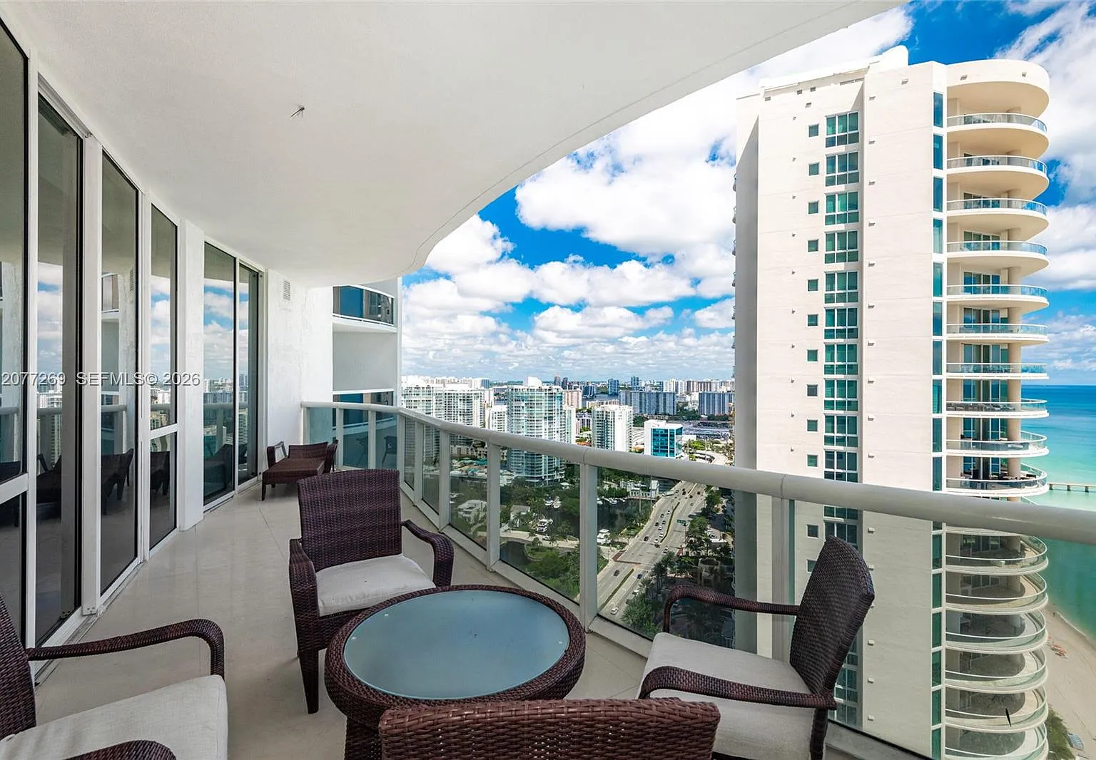 Tdr Tower I Condo — Photo 2