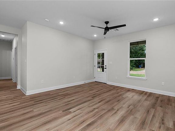 5th image of 210 Paula Ln