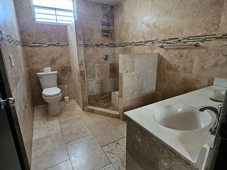 17 Calle East — Photo 8