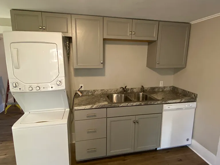 507 E 12th St #B — Photo 4