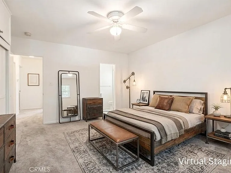 5851 Woodman Ave — Photo 22