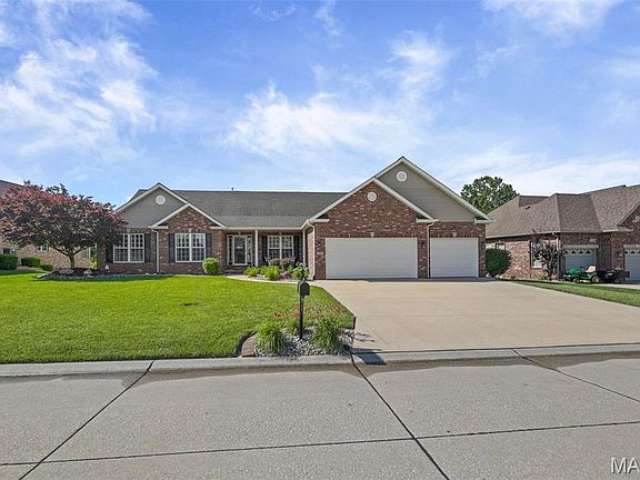 2nd image of 136 Stonebridge Crossing Dr