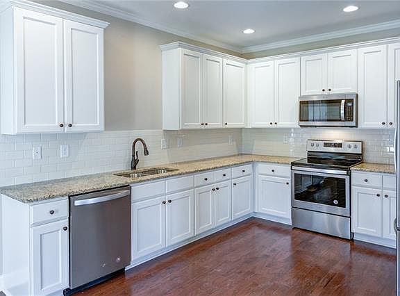 2nd image of 225 Brentwood Dr