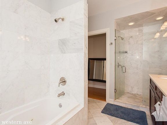 2nd image of 22 S Western Ave #1621