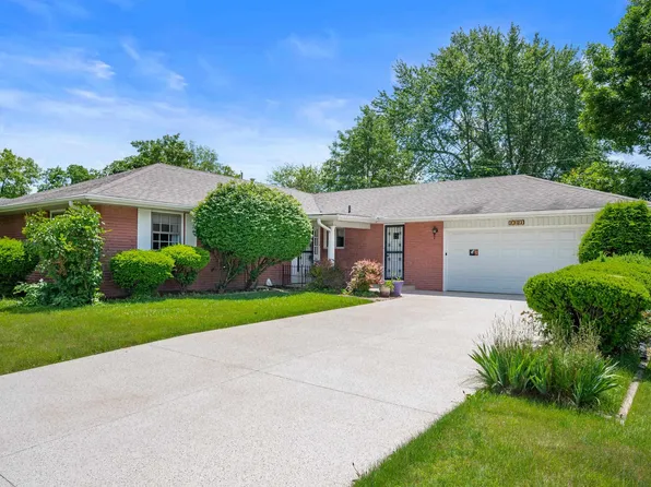 2701 W Brook Dr, Muncie, IN 47304