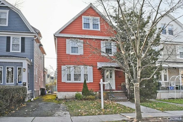1st image of 48 Llewellyn Ave