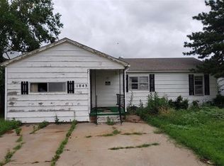 1043 E Cherry St, Altus, OK 73521