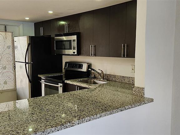 2nd image of 303 NE 187th St APT 702