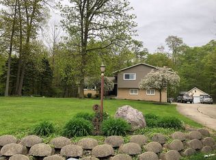 2841 Forest Ln, Willoughby Hills, OH 44094