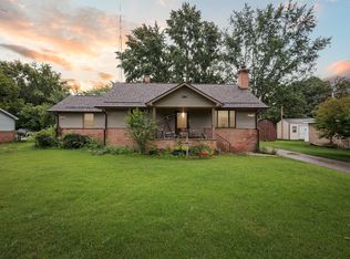 1281 Warren Ct, Benton Harbor, MI 49022