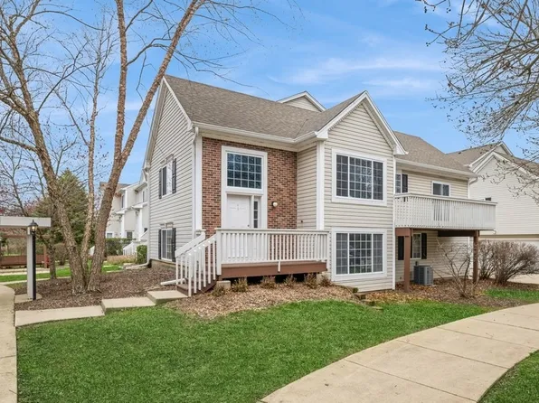 43 S Treehouse Ln, Round Lake, IL 60073