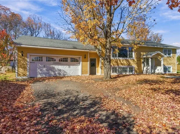 31 Robinson Dr, Fredericton, NB E3A 1L7