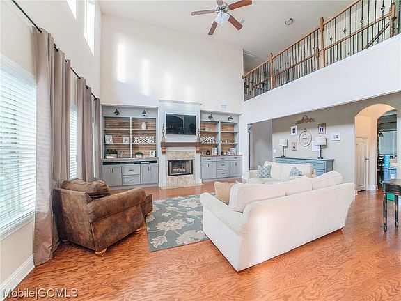 3rd image of 7480 Clairmont Dr N