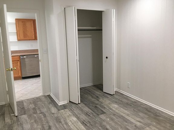 5th image of 126 E Grand River Ave #1