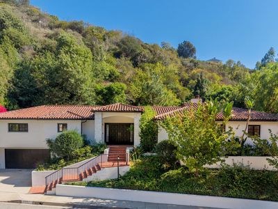 1132 Chantilly Rd, Los Angeles, CA, 90077