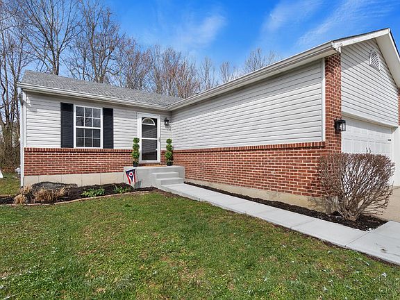 3rd image of 19 Bobwhite Ct