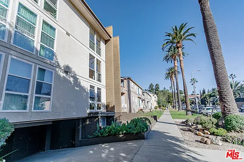 1833 N Normandie Ave #307 Photo 1