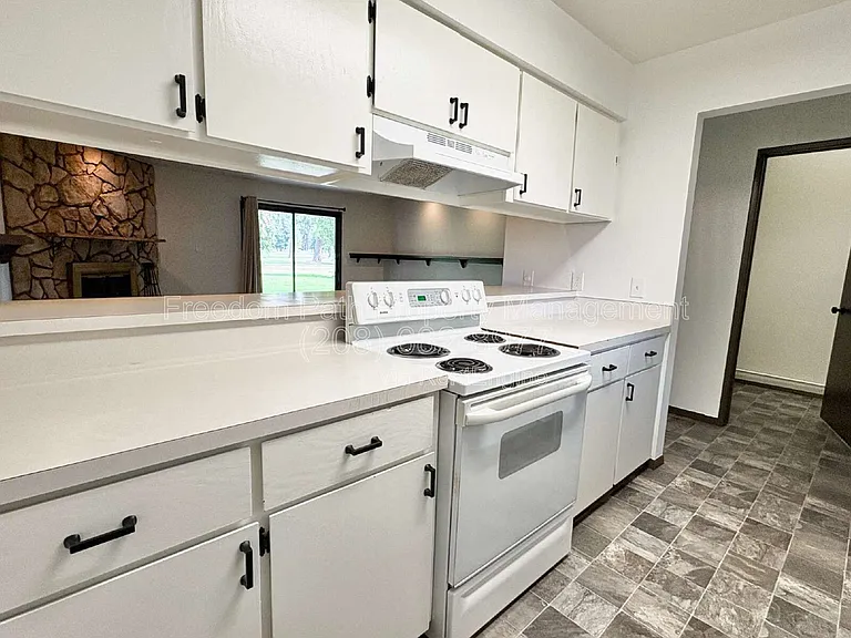 2707 W Fairway Dr — Photo 6