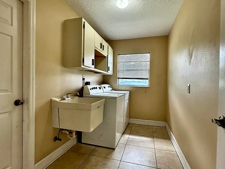 1084 Herne Ave NE — Photo 9