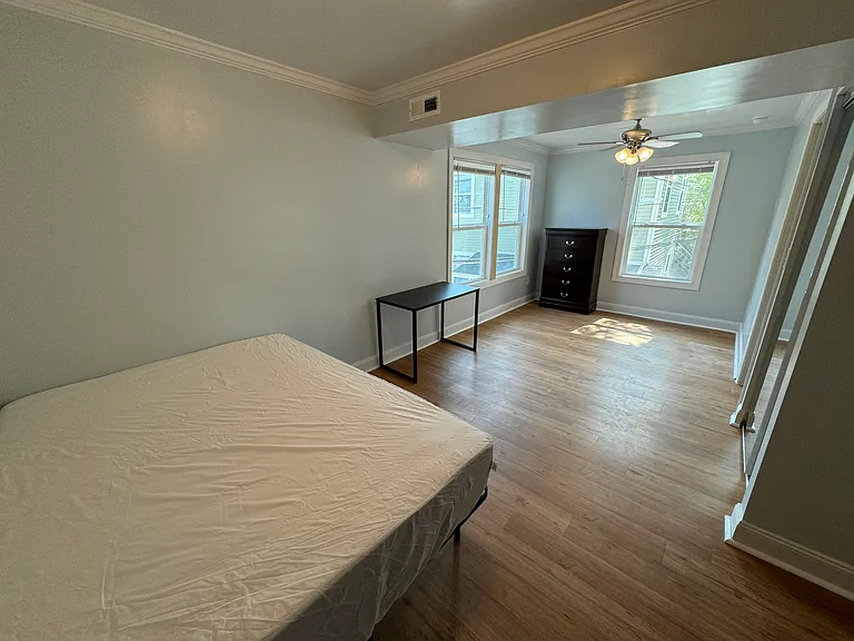 211 E Kingsley St — Photo 12