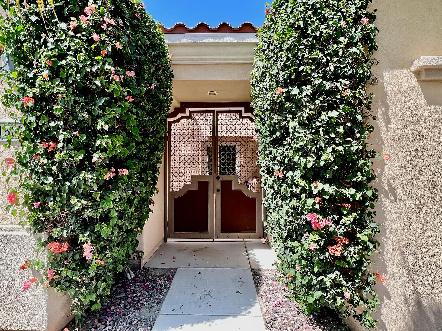 3 bed, 2112 sqft, $6,000 — Photo 2