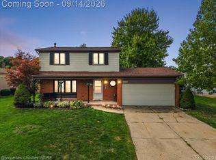 2118 S Cavalier Dr, Canton, MI 48188