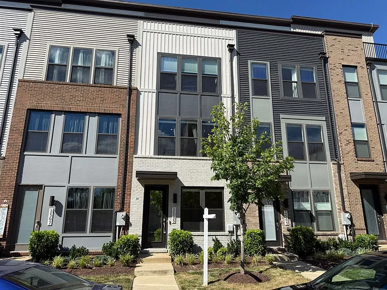 2505 Nicholson St — Photo 1