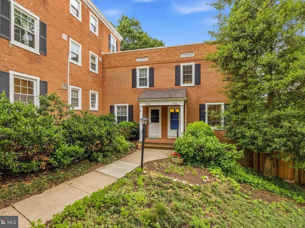 2909 S Dinwiddie St, Arlington, VA 22206