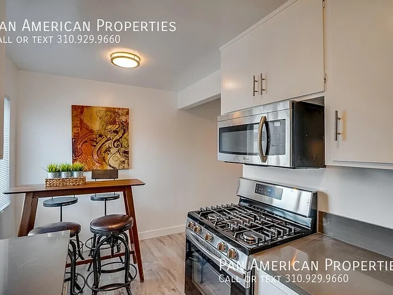 94 E Market St #3 — Photo 13