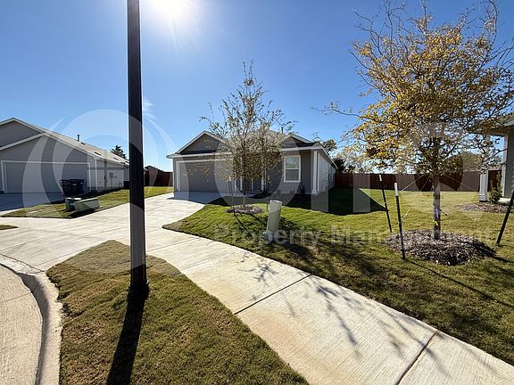 2nd image of 1637 Parlier St