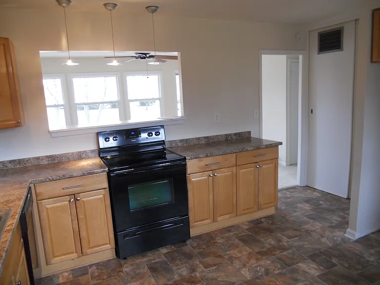 3060 Woodmanor Ct — Photo 5