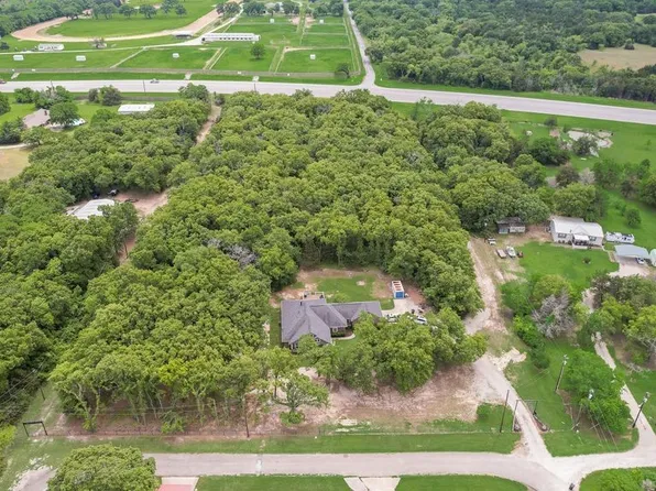 135 Lake St, Quinlan, TX 75474