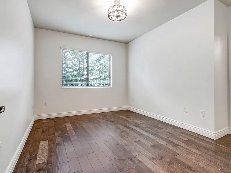 4410 Sepulveda Apartments — Photo 76