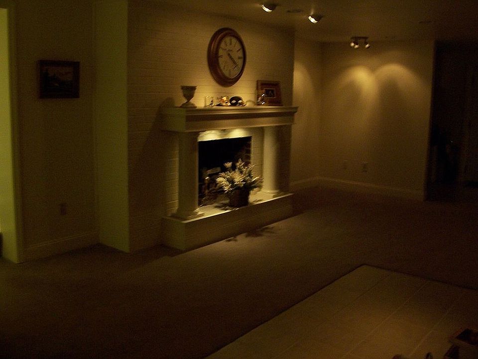 2nd image of 2045 Reynolds St
