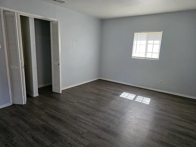 404 S Spruce Ave — Photo 9