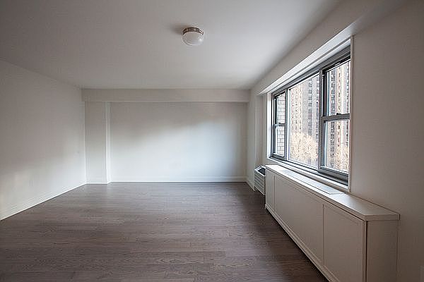 1st image of 100 W 93rd St APT 6B