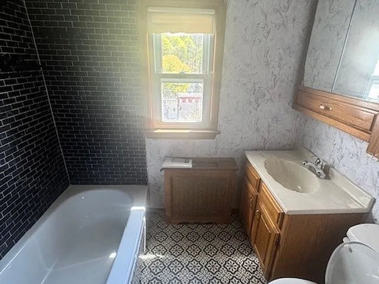 517 E Arch St — Photo 6