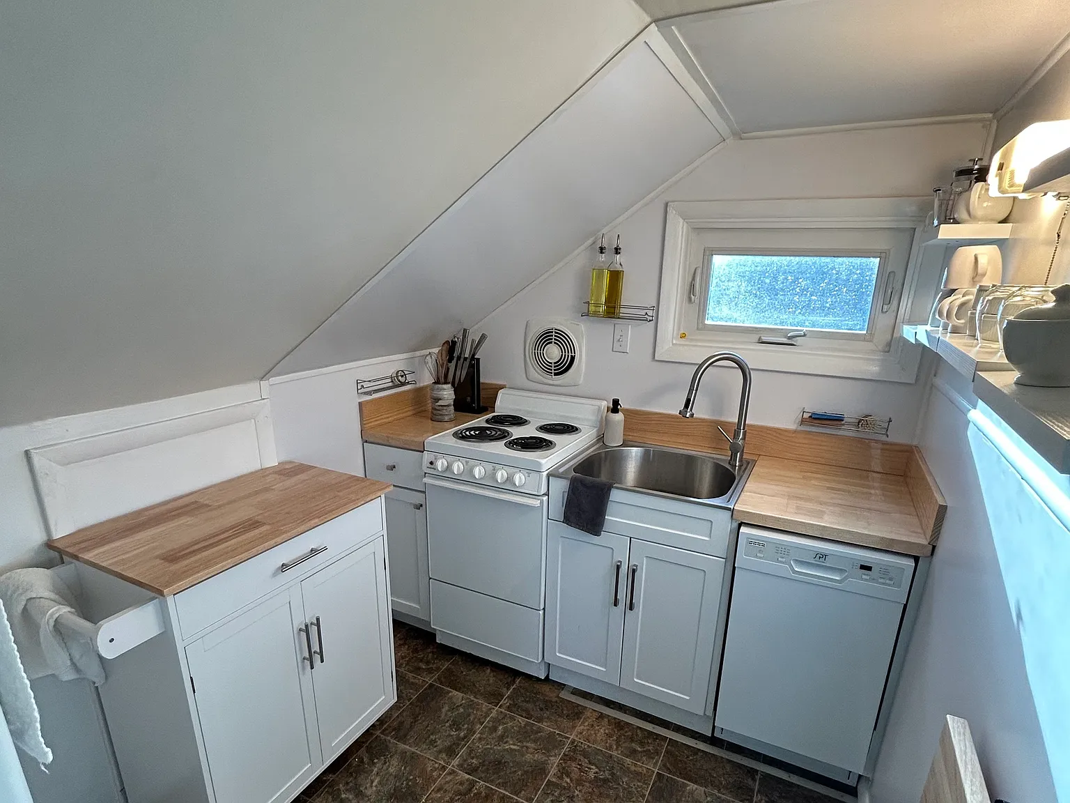 1 bed, 400 sqft, $1,325 — Photo 4