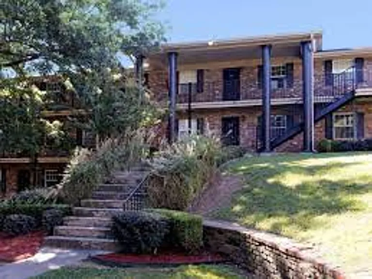 South Creekside Apartments — Photo 2