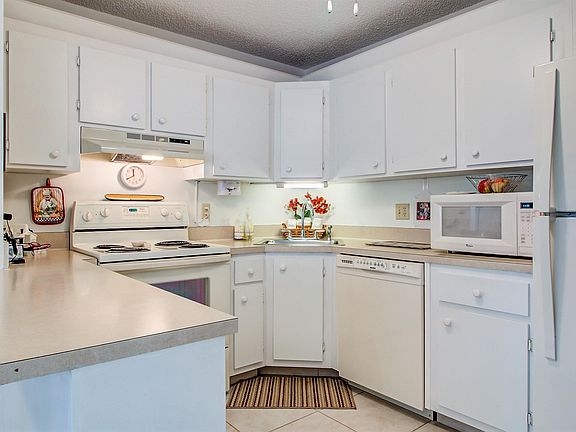 5th image of 437 Pine Glen Ln APT B-2