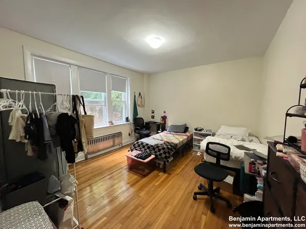 35 Lancaster Ter, Brookline, MA